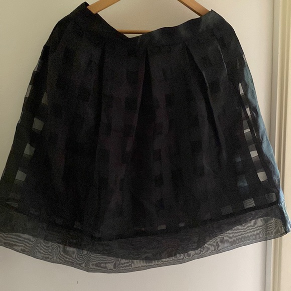 Super cute skirt , falls just at the knee - Picture 1 of 3